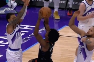 阿门慢三步结合欧洲步突破，李凯尔后发制人送出精准大帽，这节奏简直太对味了！